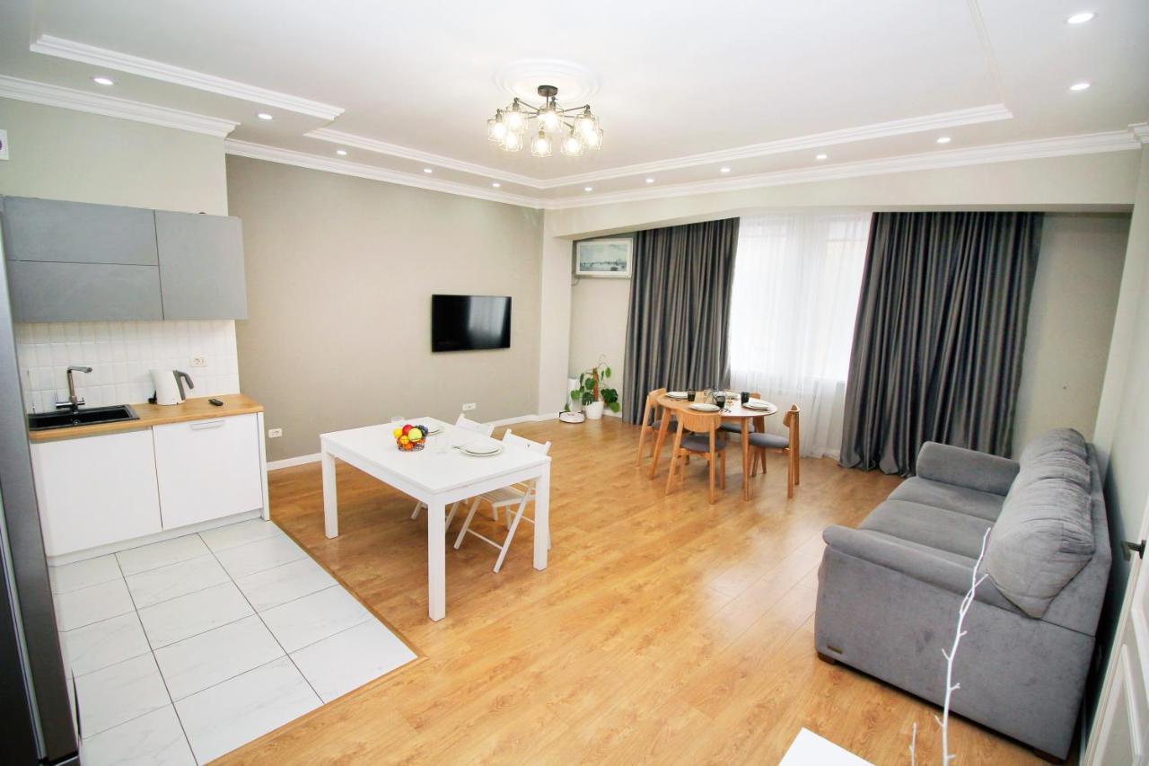 Perfect Spacious Apartment 356 阿拉木图 外观 照片