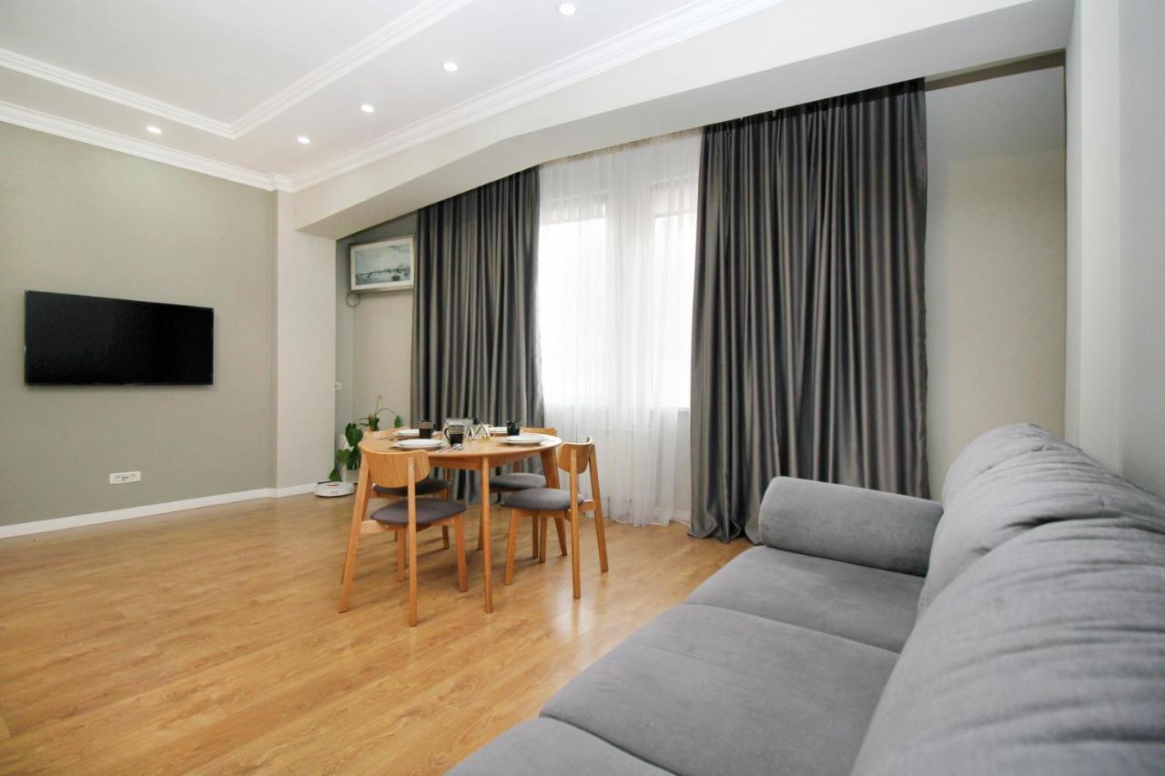 Perfect Spacious Apartment 356 阿拉木图 外观 照片